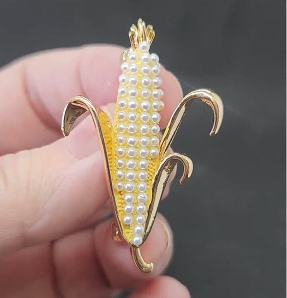Corn on The Cob Brooch Faux Pearls and Gold Tone Metal Ear of Corn Vegetable